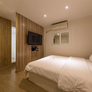 Ez Hotel